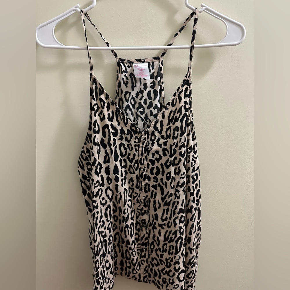 No boundaries cheetah print top (juniors)